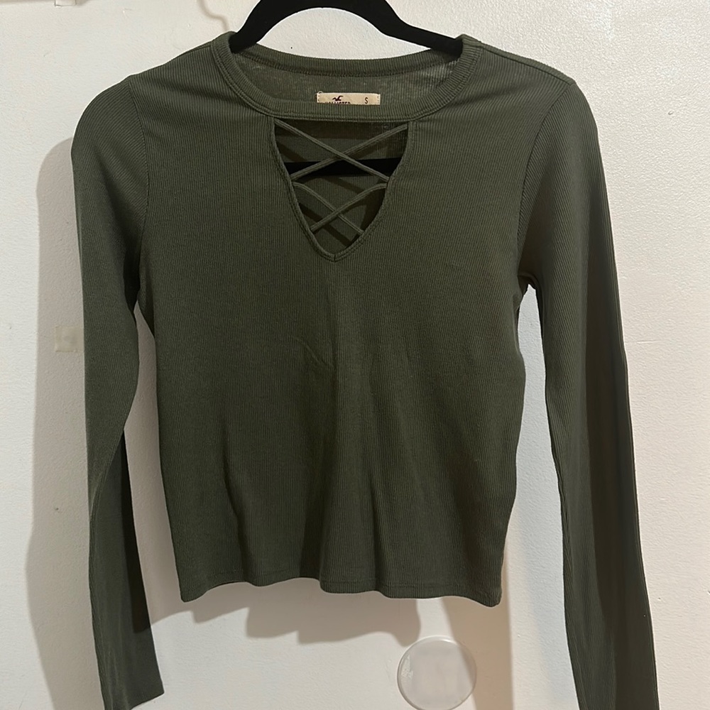 Cute shirt hollister small wore once